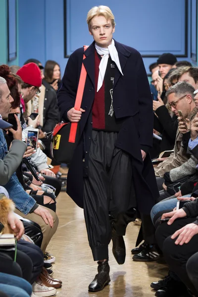 Look 28